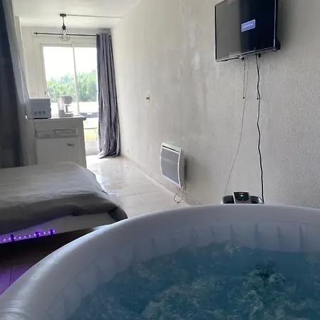 : Jolie Tres Calme Apartment